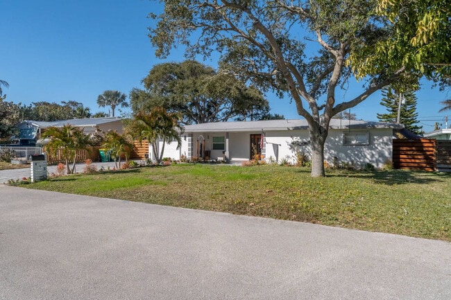 Building Photo - 415 N Shore Dr