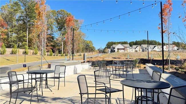 Building Photo - 813 Atkins Ln