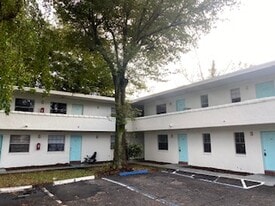 Building Photo - 1227 NE 5th Ter