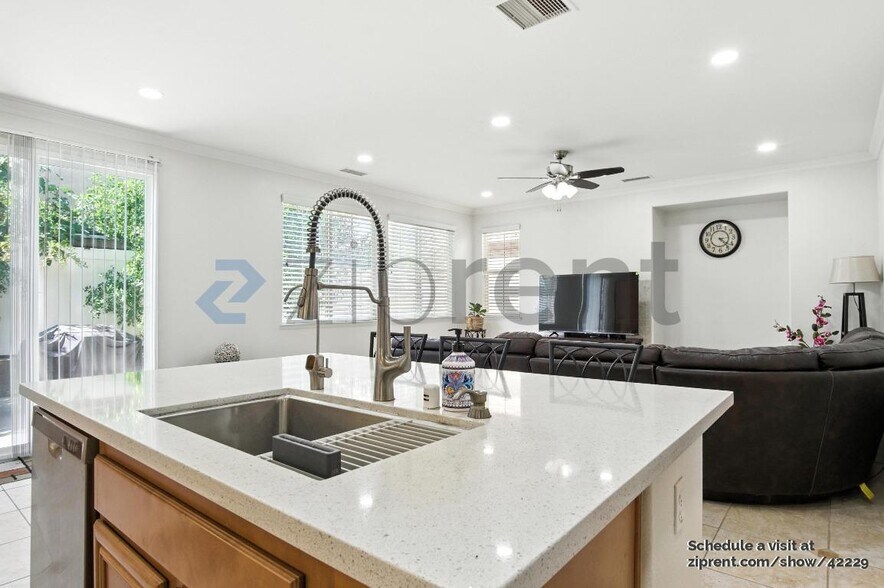 Building Photo - 7956 Barnstormer Ct