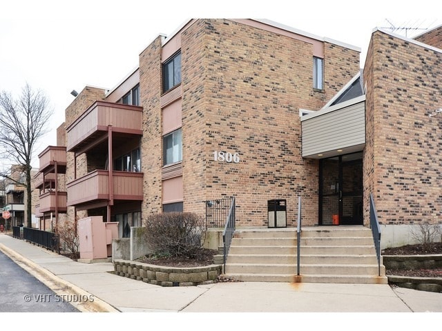 Building Photo - 1806 Hemlock Pl