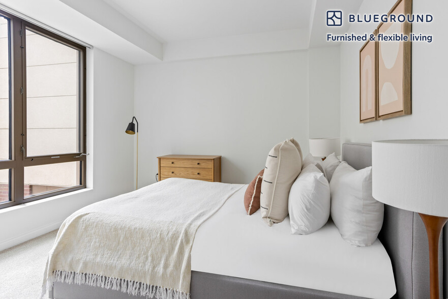 Building Photo - 303 Third Street-SI FL2-ID642