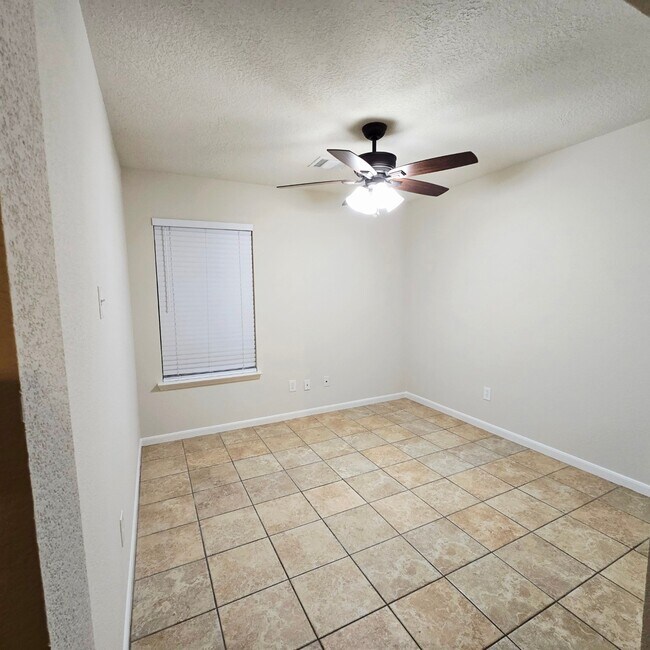 Building Photo - 22234 Orchard Dale Dr