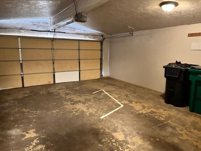 Building Photo - FOR RENT: Charming 3-Bedroom, 2-Bath Home in Yukon! - Move In Deposit-Free! (If Qualified)