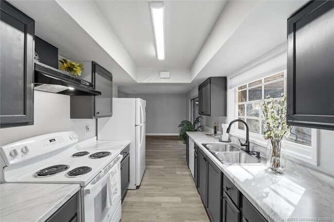 Building Photo - 2195 43rd Ave