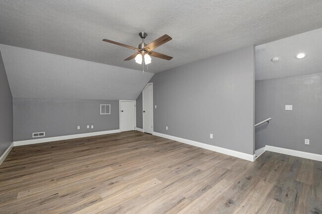 Building Photo - 1326 W Sackett St