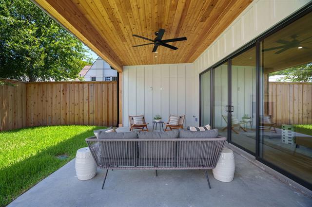 Building Photo - 5836 Kenwood Ave