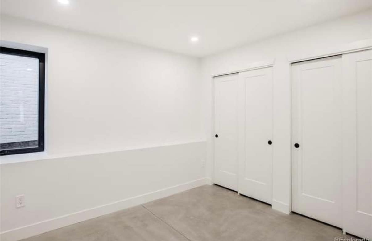 Building Photo - 807 E 22nd Ave