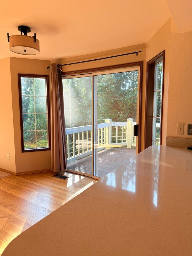 Building Photo - Elegant Bellevue Home for rent