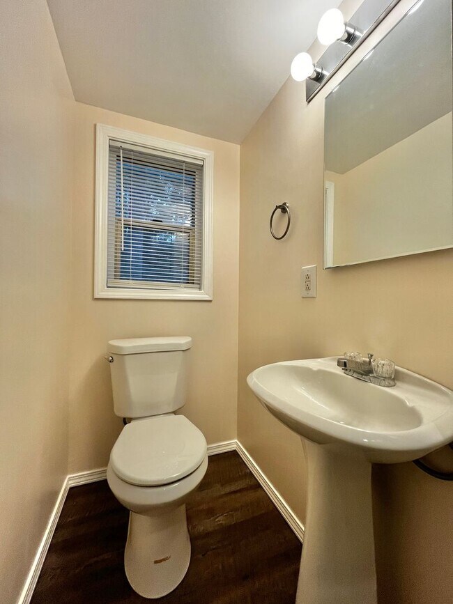 Building Photo - Cozy Bremerton Home on Large Corner Lot