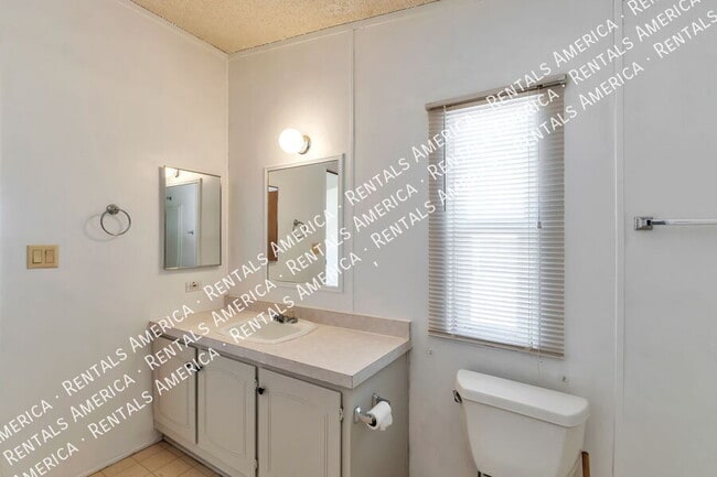 Building Photo - 13320 W El Lobo Rd
