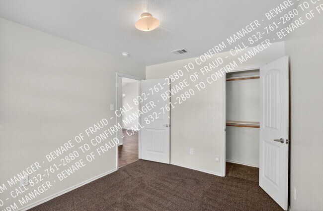 Building Photo - 2816 Blue Heron Dr