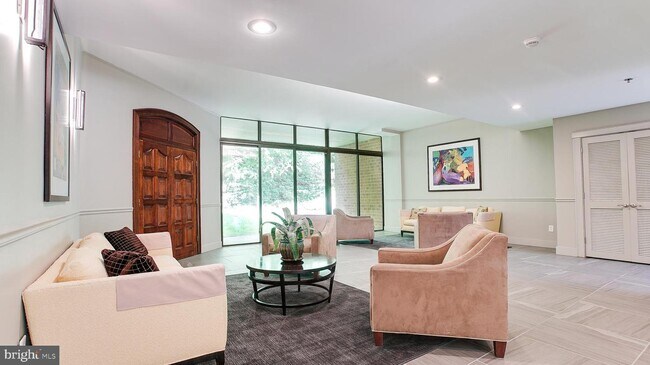 Building Photo - 19 Rock Hill Rd