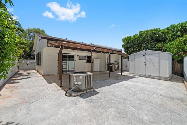Building Photo - 13 SW 97th Pl