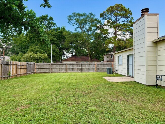 Building Photo - 2435 Summer Spring Dr