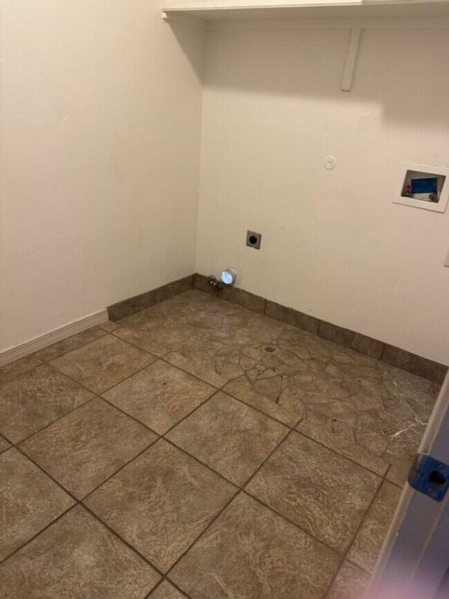 Building Photo - Three Bedroom, 2 Bath Home For Rent