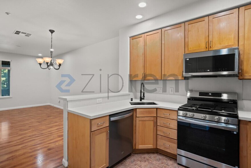 Building Photo - 722 Kingsford Way