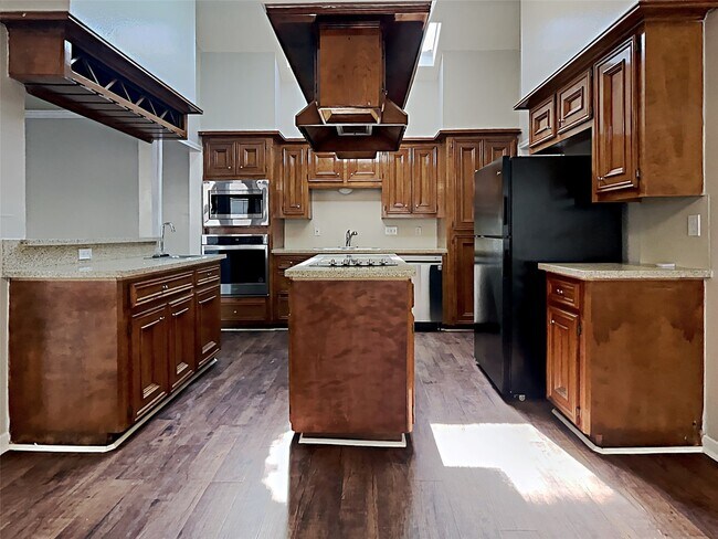Building Photo - 6737 Tournament Dr