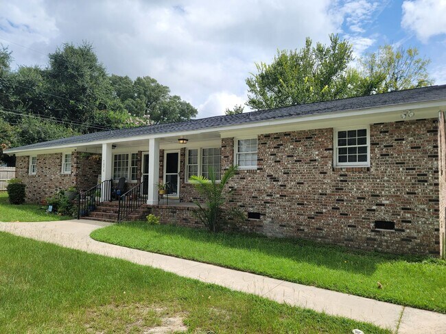 Primary Photo - patt7030-7032