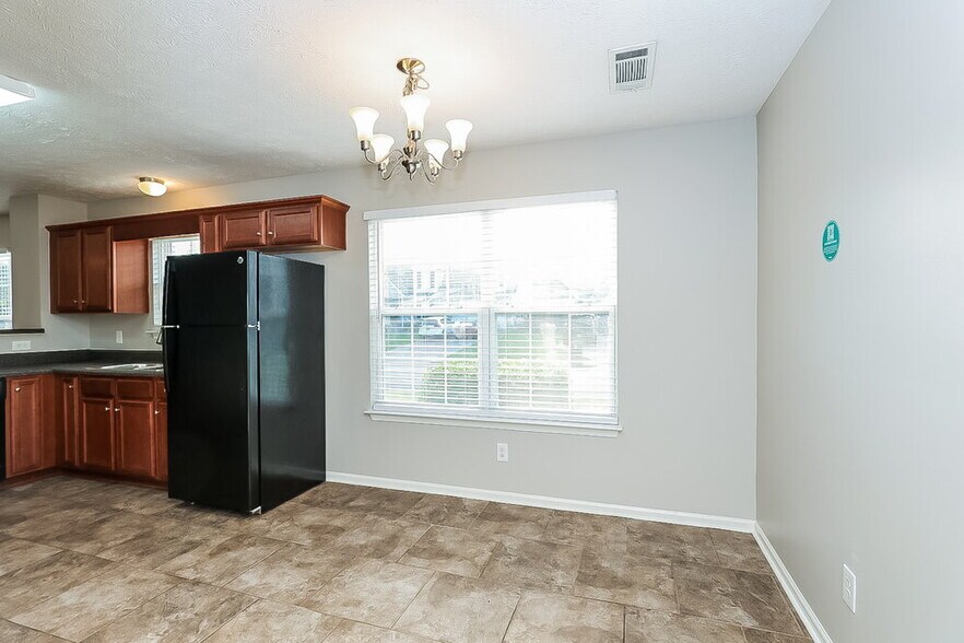 Building Photo - 117 Lyndhurst Dr