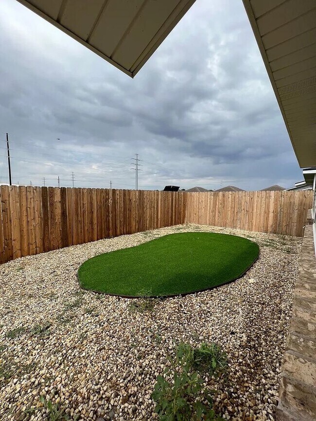 Building Photo - Find Home in Upland Heights! 3 Bed | 2 Bath | 1 Car Garage