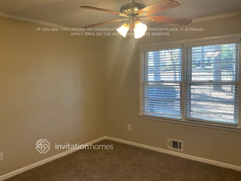 Building Photo - 686 Rollingwood Pl