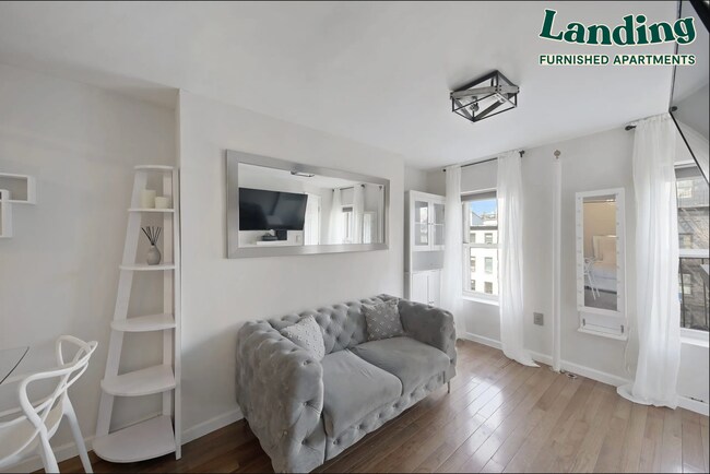 Building Photo - 371 E 10th St