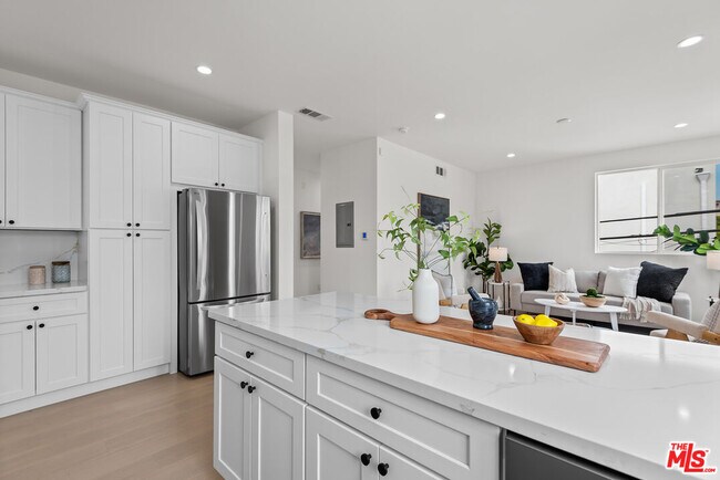 Building Photo - 3626 E 1st St