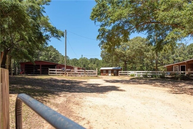 Building Photo - Beautifully Remodeled Home on Lake Forest ...