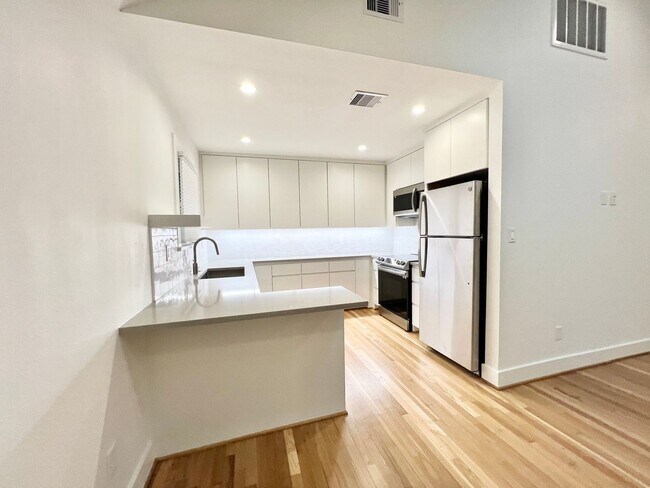 Building Photo - BRA19BS