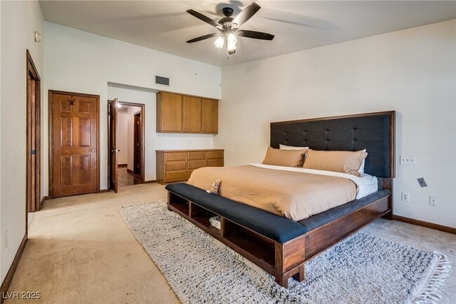 Building Photo - 5242 Dickens Dr