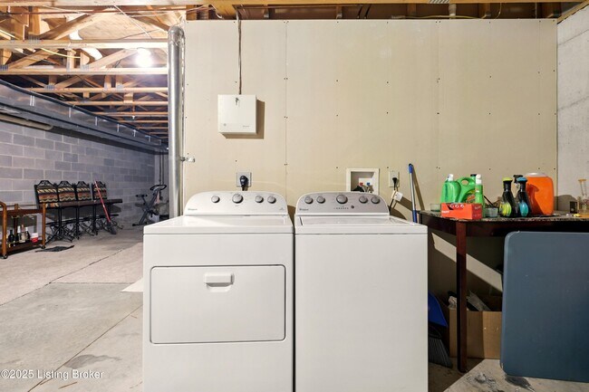 Building Photo - 225 Crescent Hill Pl