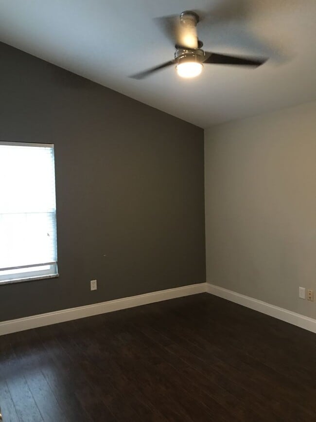 Building Photo - Gorgeous Renovated Condo in Creve Coeur Cr...