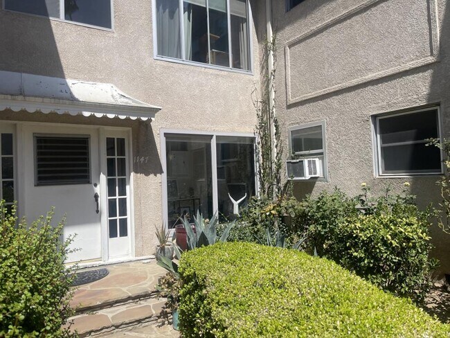 Building Photo - 1147 Westmoreland Ave