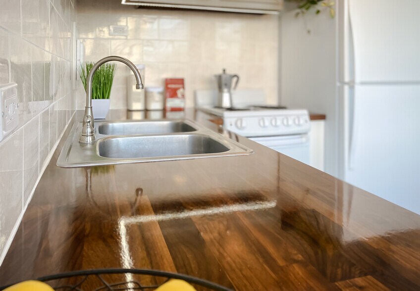 Building Photo - 6171 N Sheridan Rd