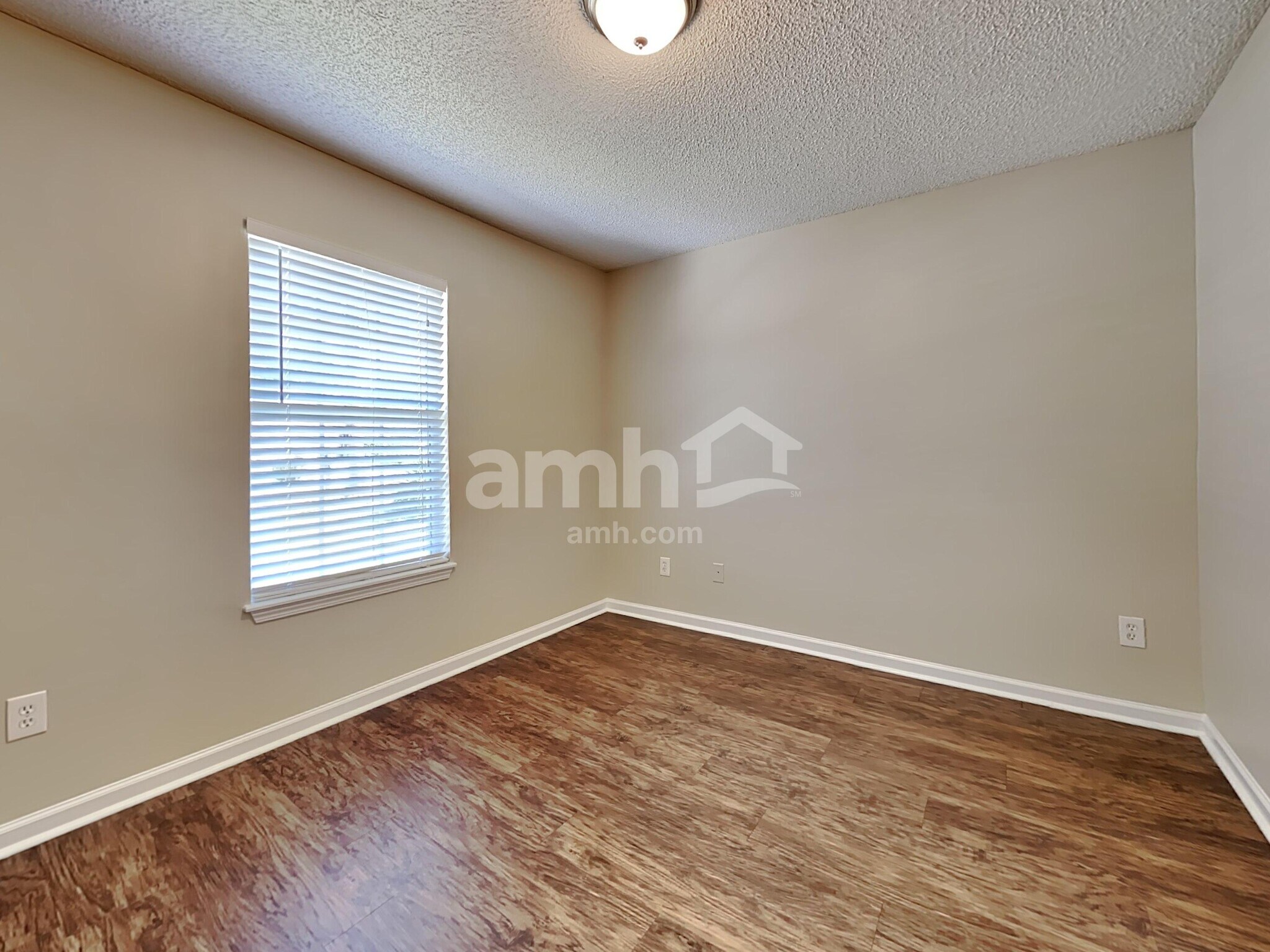 Building Photo - 840 Mackenzie Cir