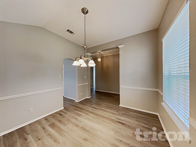 Building Photo - 8605 Autumn Creek Trail