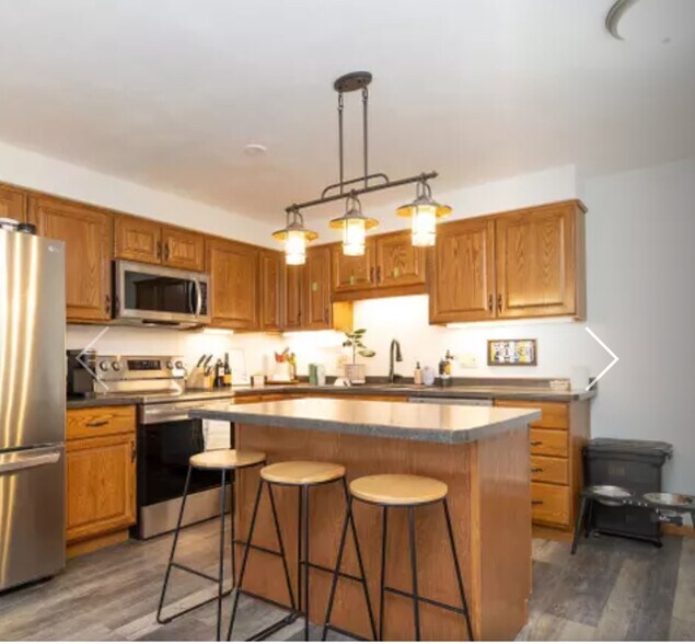 Building Photo - 2750 W Parkmoor Ct