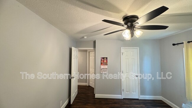 Building Photo - 2315 Clearwater Rd