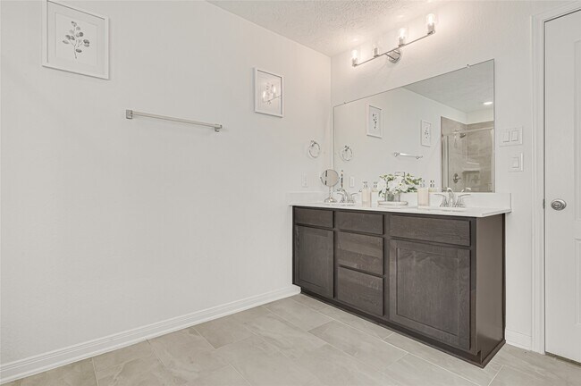 Building Photo - 5510 Blackbird Ln
