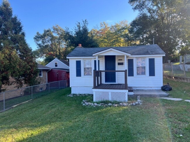 Primary Photo - 2525 Parke St