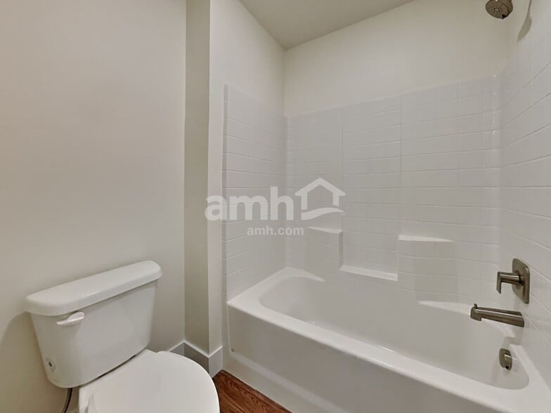 Building Photo - 1029 N Barkvine Ave