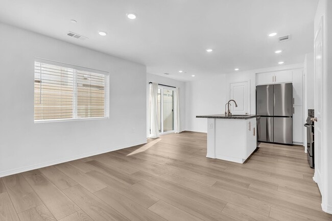 Building Photo - 19132 Ash Grv St