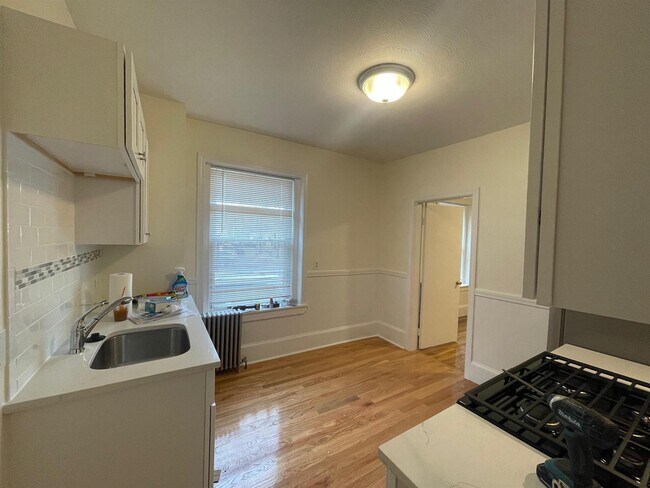 Building Photo - 10 Cypress St