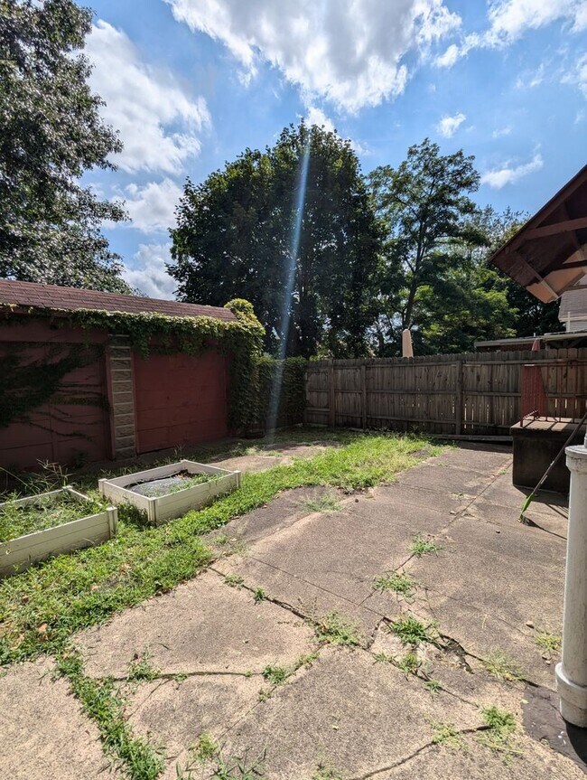 Building Photo - Cozy 3 bedroom 1 Bathroom Home (Squirrel Hill South)