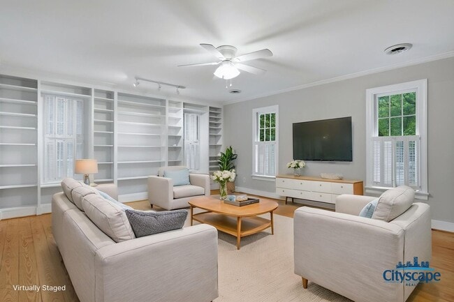 Building Photo - Charming Farmhouse-style Home Adjacent to Huguenot Park!