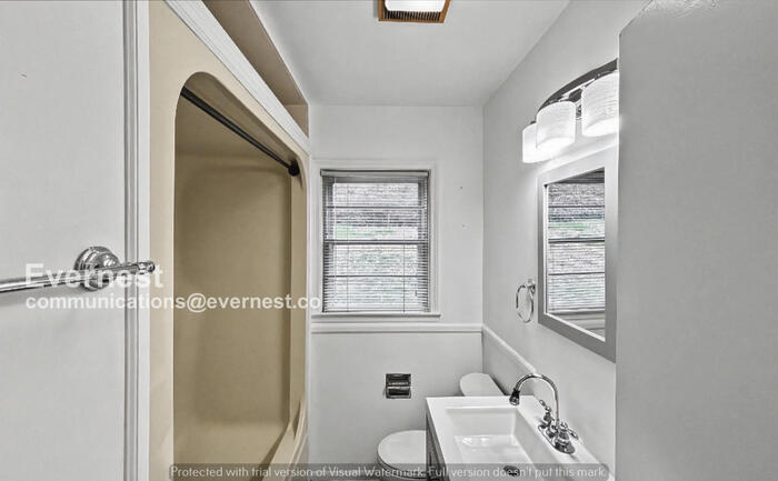 Building Photo - 906 McHann Dr