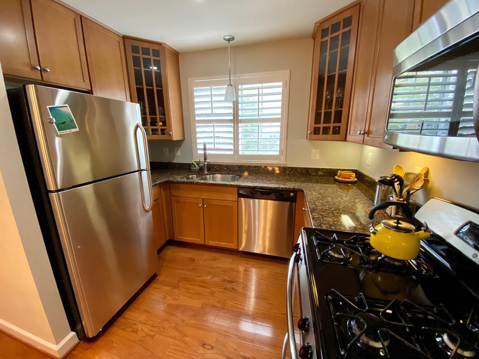 gourmet kitchen - 4149 S Four Mile Run Dr