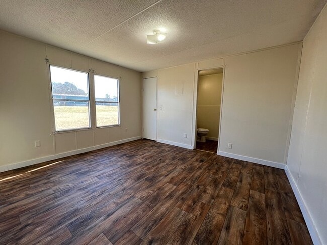 Building Photo - 161 Westside Cir