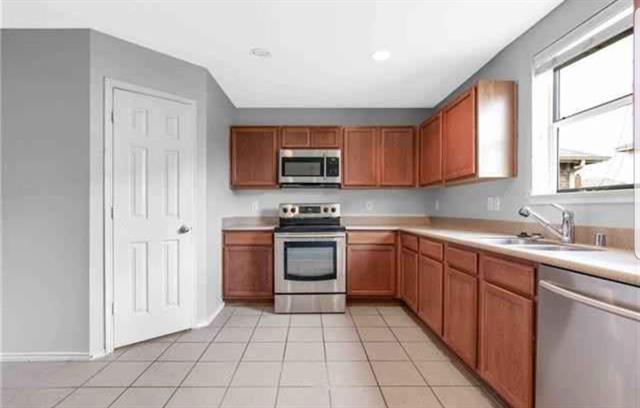 Building Photo - 12760 Cedar Hollow Dr